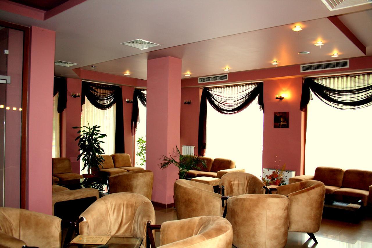 Karnobat Hotel Elegant מראה חיצוני תמונה