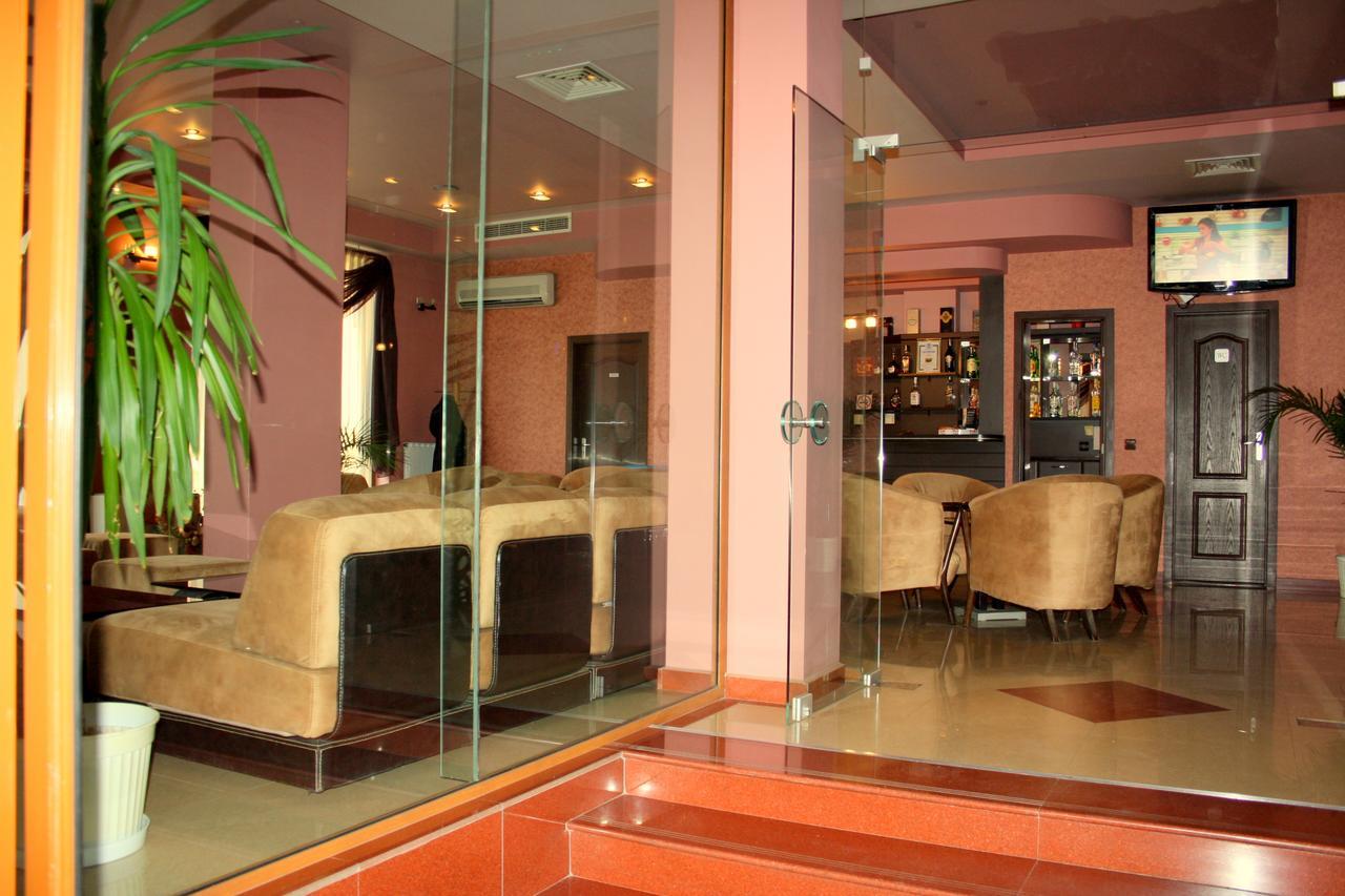 Karnobat Hotel Elegant מראה חיצוני תמונה